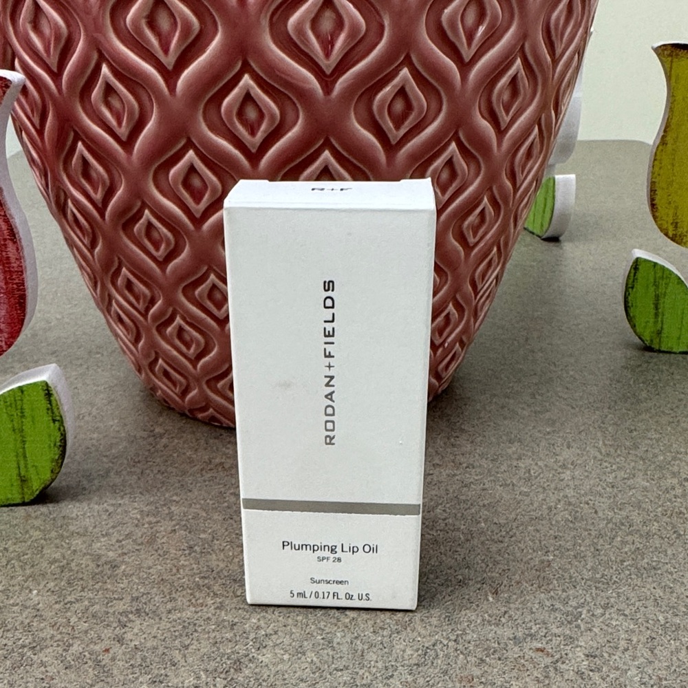 Rodan + Fields Plumping Lip Oil in White and Gray